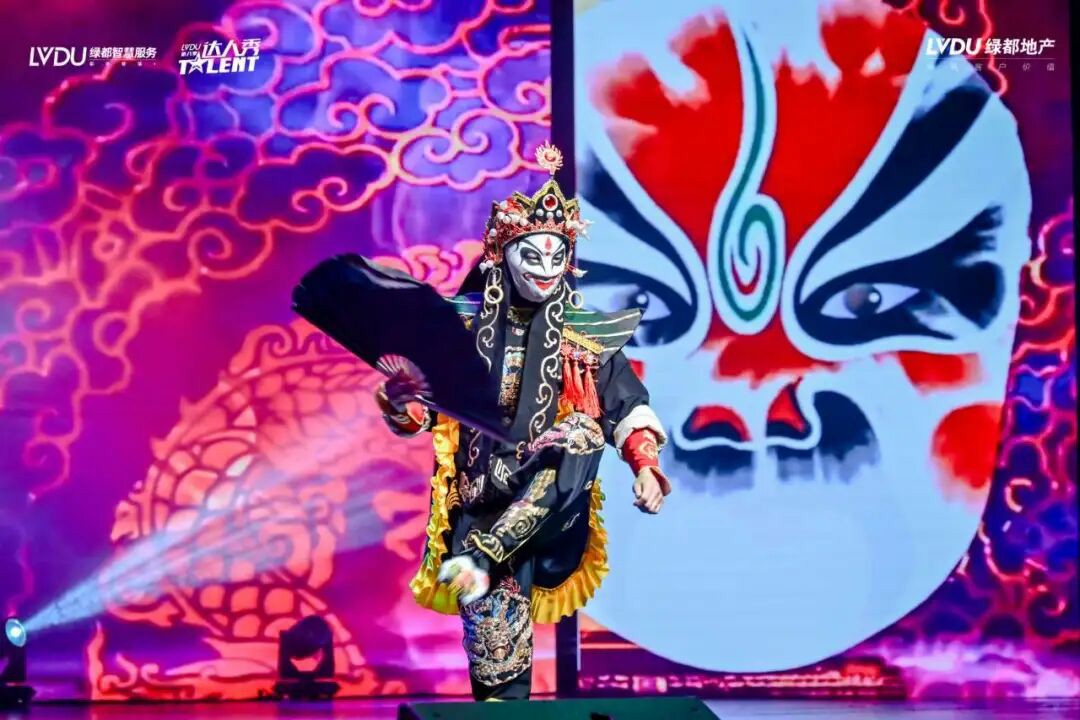 第八季绿都业主达人秀圆满落幕:以文化为笔,绘就服务进阶新图景 第八季绿都业主达人秀圆满落幕:以文化为笔,绘就服务进阶新图景