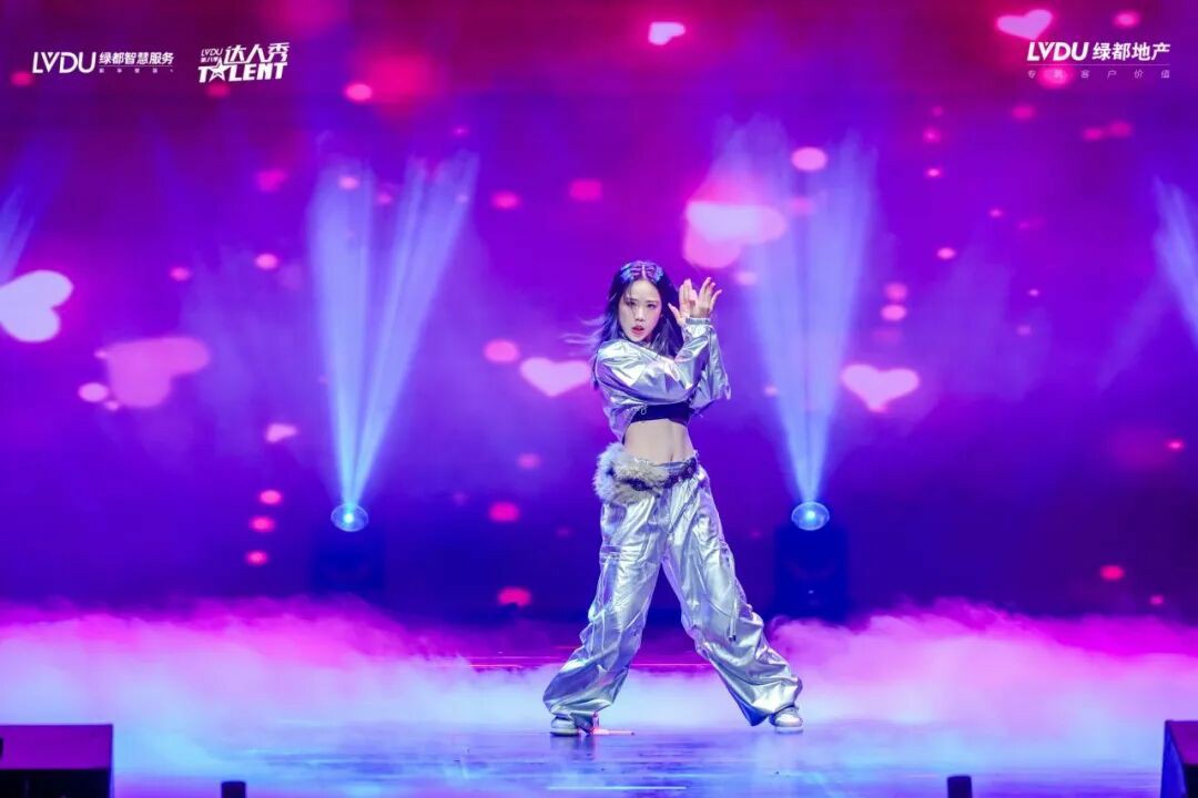 第八季绿都业主达人秀圆满落幕:以文化为笔,绘就服务进阶新图景 第八季绿都业主达人秀圆满落幕:以文化为笔,绘就服务进阶新图景